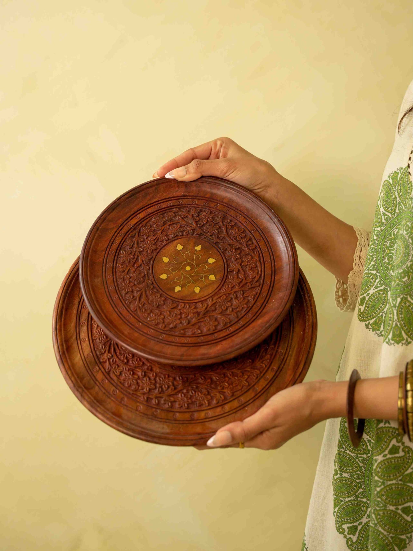 Saada – Sheesham Wood Plate (Takai Variant)